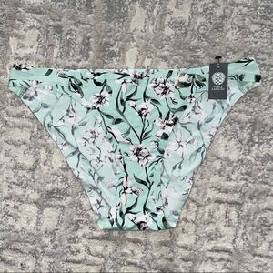 🏷️ 5 for $25 - NWT Vince Camuto Floral Panties